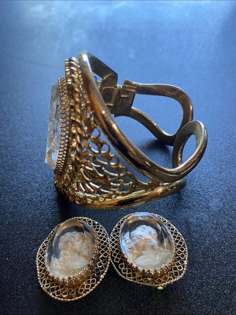 Vintage Whiting & Davis Gold Cameo Filigree Brooch and Earrings Set - Picture 6 of 6
